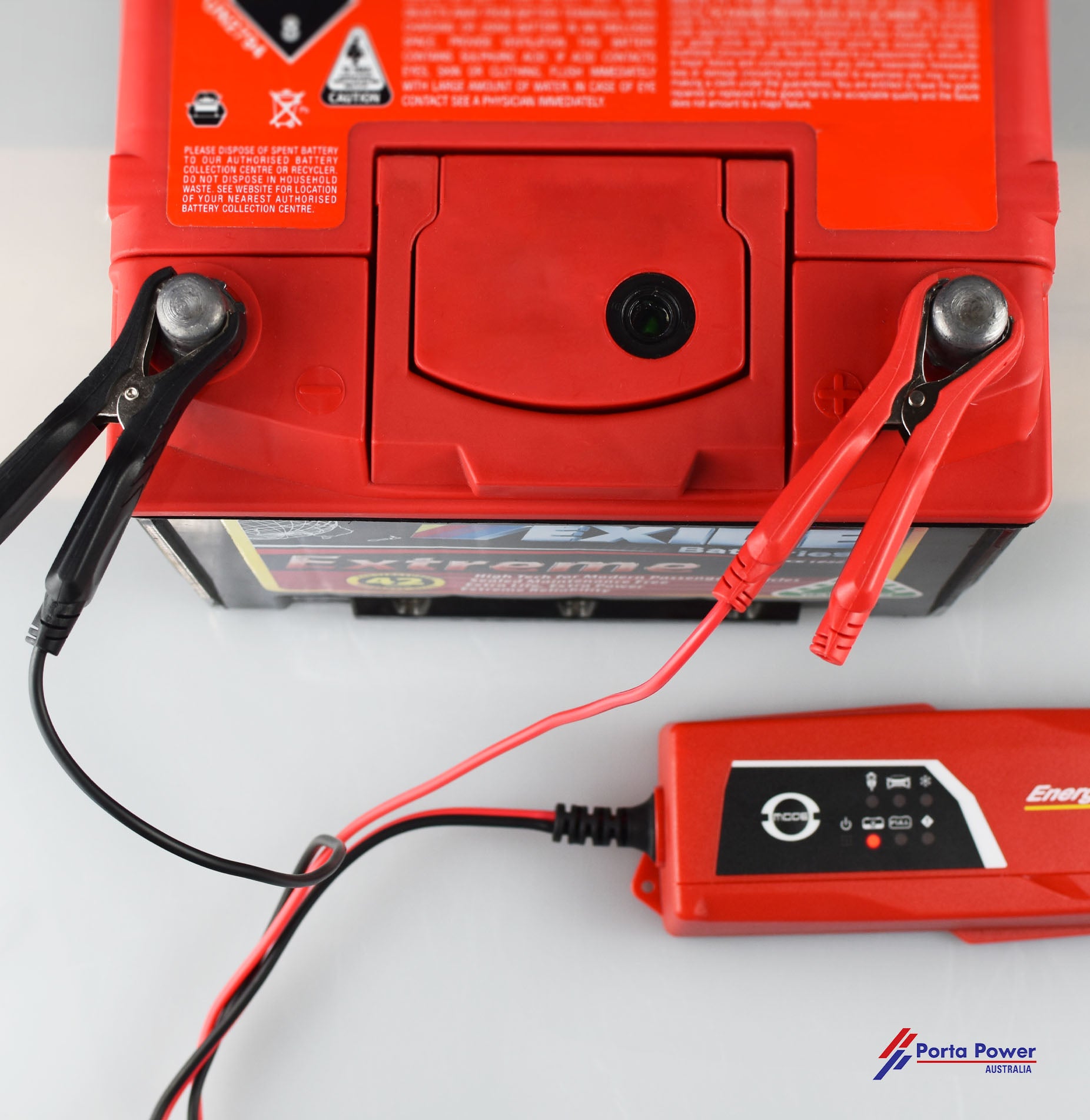 Car and Motorcycle 12 Volt Battery 3.8A Smart Charger Jump Starter